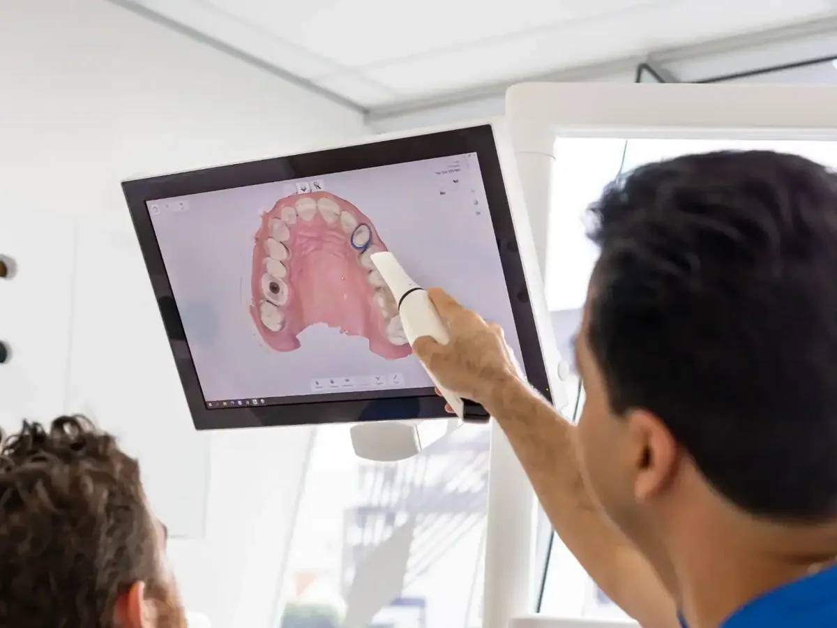 Dr Majid Serpoosh explaining a digital dental scan to a patient